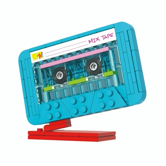 Brickcraft MTV Retro Builds: Blue Boom Box & Cassette Brick Building Kits - Picture 5 of 6